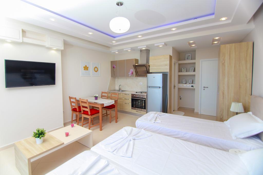 Blue Sea Apartments Sarandë Eksteriør billede
