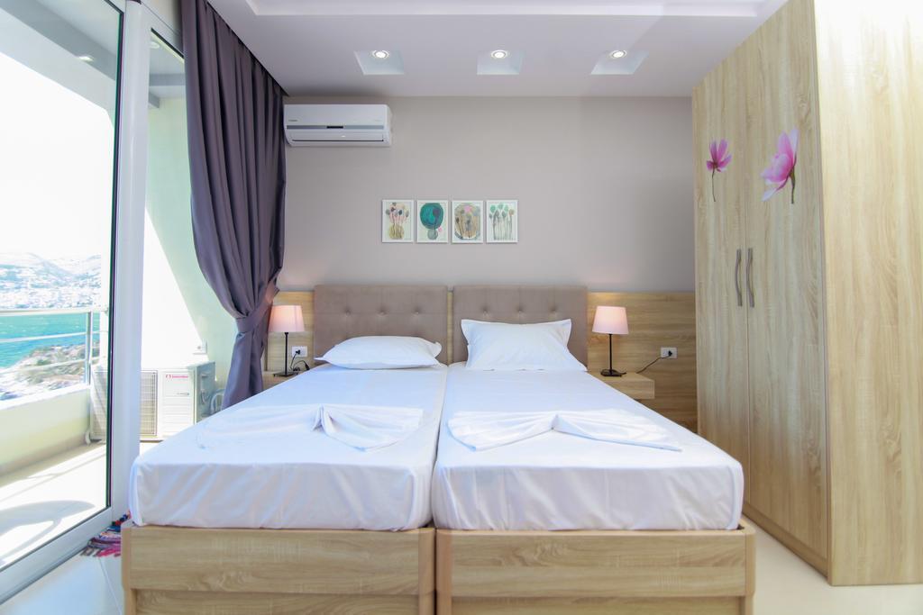 Blue Sea Apartments Sarandë Eksteriør billede
